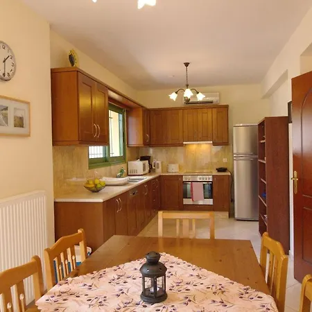 Kato Sleeps 6 וילה קאטליוס