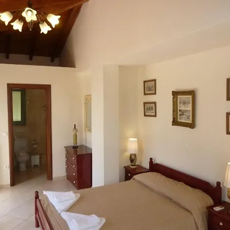 Kato Sleeps 6 * קאטליוס