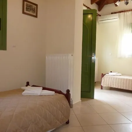 Kato Sleeps 6 וילה קאטליוס