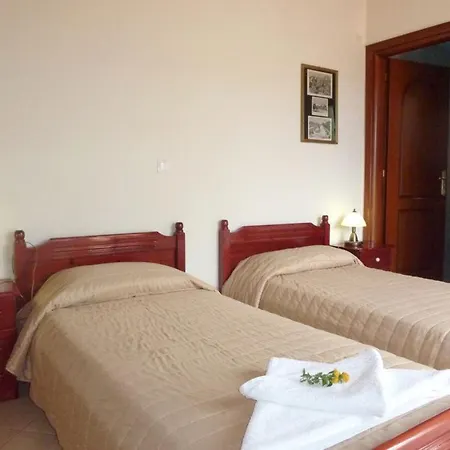 וילה Kato Sleeps 6